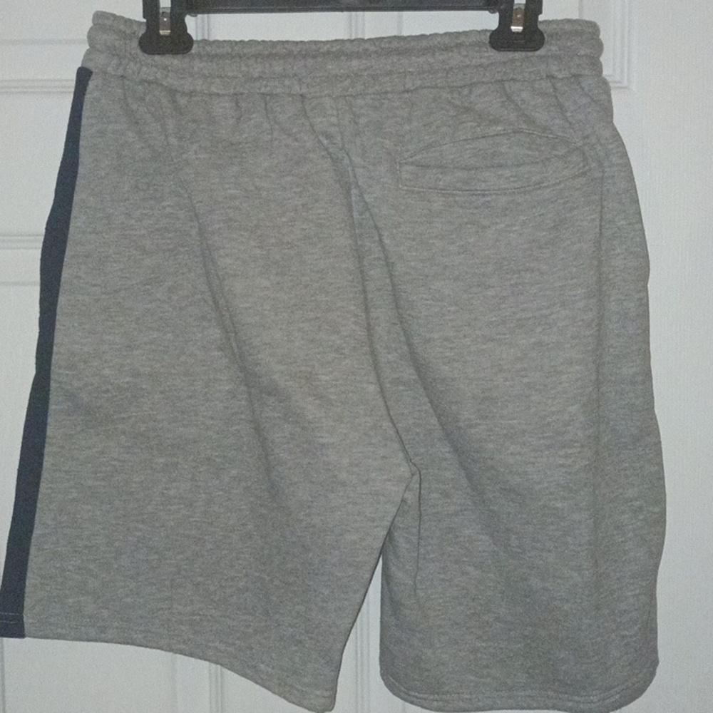 Short set - Picture 2 of 4
